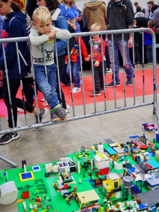 Lego-kaupunki rakentuu
